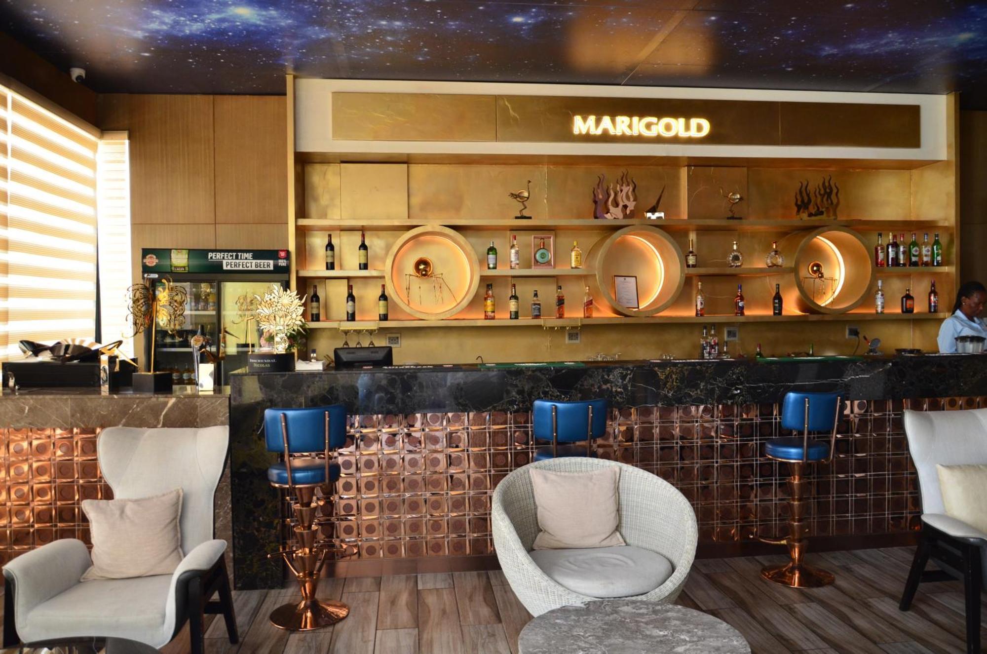 Marigold Hotel & Restaurants ويندهوك المظهر الخارجي الصورة